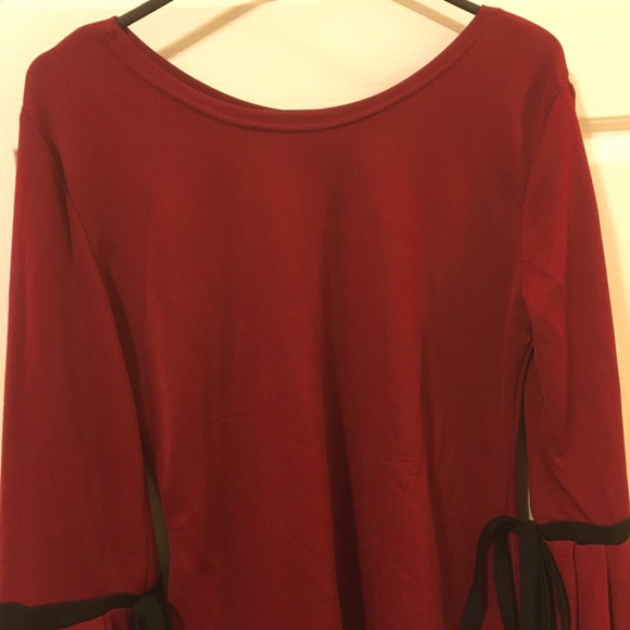 ✨Host Pick✨Virtue Clothier Amina Flute Sleeve Top - Picture 4 of 5